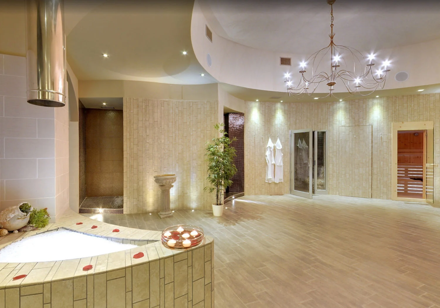 La vasca idromassaggio e la sauna di Nettare Urban SPA