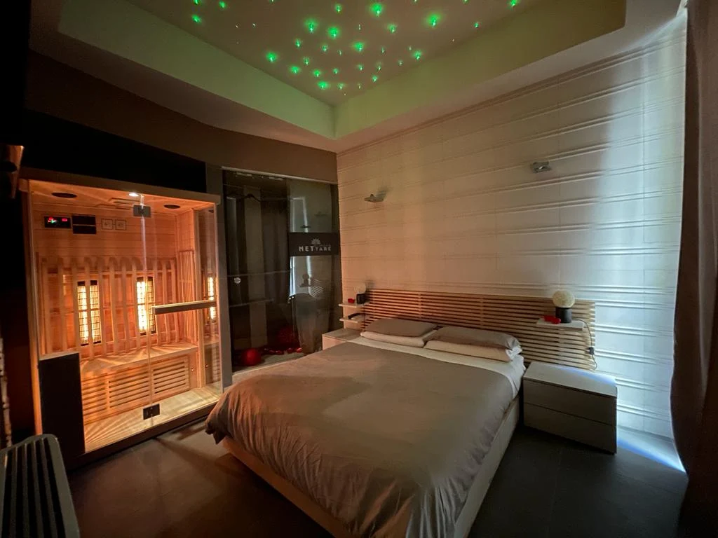 Day SPA Room con letto matrimoniale e sauna a infrarossi privata